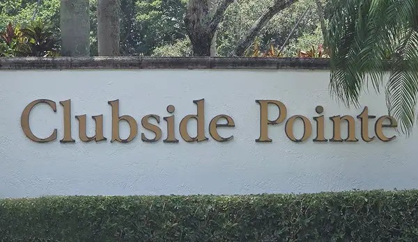 Clubside Pointe entrance sign